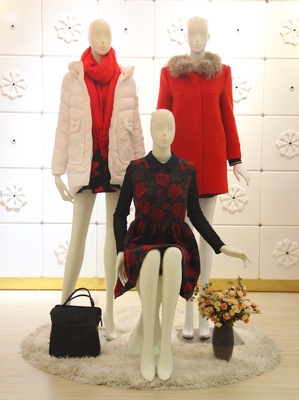 时尚斑斓容悦女装冬装火热上市，开启加盟代理新机遇