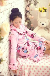 2011秋冬日单珊瑚绒睡衣睡袍批发代理指南 家居服饰的温暖商机